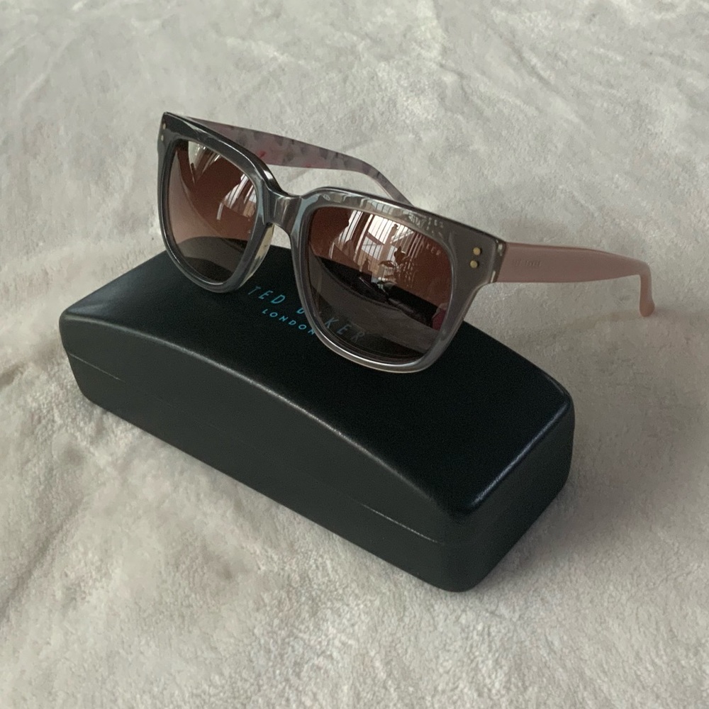 TED BAKER LONDON Acetate Frame Square women’s Sunglasses